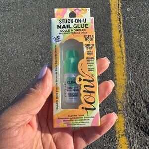 womans nail glue